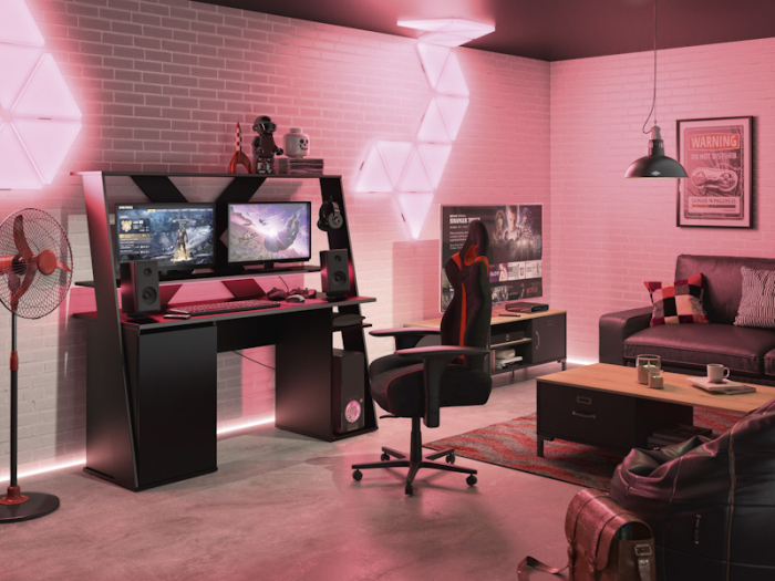 Gamers bureau Axyon in het zwart met LED-verlichting en opbouw voor twee monitors.