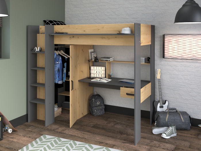 Zijaanzicht 'Heavy' hoogslaper met trap links en de ingebouwde hoekkast met kledingstang.